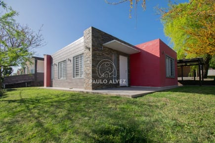 En centro de Piriápolis, cerca de todos los servicios, ideal para el descanso en familia.