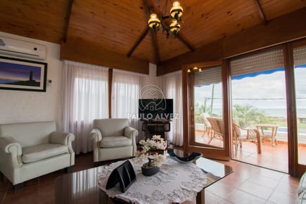 Casa en alquiler temporal, frente al mar. Ideal para disfrutar en verano.