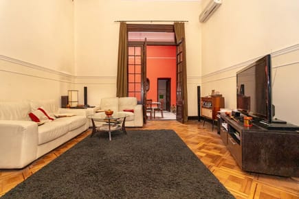 Casa En Alquiler: 5 Dormitorios, 2 Dormitorios De Servicio Y 2 Baños En Aguada 