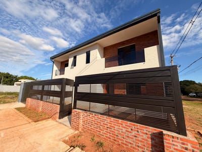 Casa a Estrenar en Venta – Luque, Laurelty