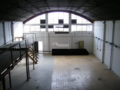VENTA LOCAL GALPON DEPOSITO VENTA JACINTO VERA REQUENA MTS. GARIBALDI Y BULEVAR ARTIGAS.