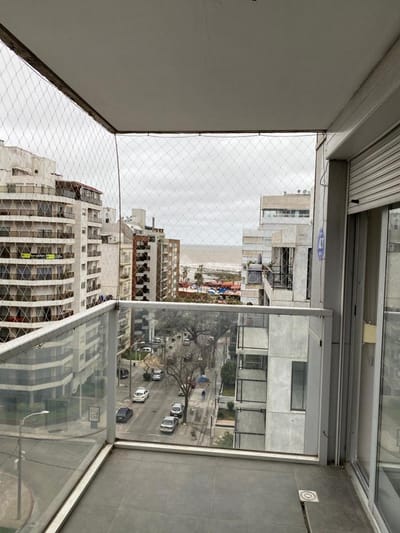 VENTA APARTAMENTO 3 DORMITORIOS PUNTA CARRETAS  PRIVILEGIADA UBICACIÓN PLAYROOM Y GJE X 1