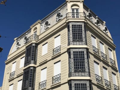 VENTA EDIFICIO CIUDAD VIEJA PIEDRAS Y MACIEL...787m2 edificados A 2 CALLES