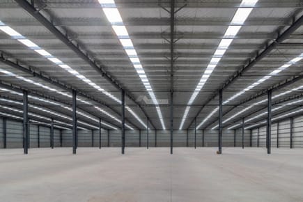 ALQUILER LOCAL GALPON DEPOSITO PASO DE LA ARENA CAMINO BAJO LA PETISA 2500m2 RAMPA MUELLES DE CARGA