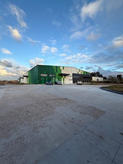 VENTA LOCAL GALPON DEPOSITO MANGA PEDRO DE MENDOZA Y RUTA 102 PUENTE GRUA MUELLES DE CARGA PREMIUM