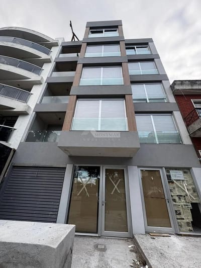 VENTA LOCAL POCITOS TIBURCIO GÓMEZ Y SALDANHA DA GAMA ED. 1317 STUDIO 20,70M2 PASOS SHOPPING Y WTC
