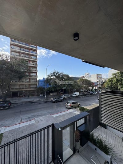 VENTA APARTAMENTO 2 DORMITORIOS POCITOS SOCA Y CHARRUA ED BULL COMO A ESTRENAR