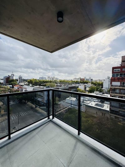 VENTA APARTAMENTO 2 DORMITORIOS POCITOS SOCA Y CHARRUA ED. BULL AL FRENTE DIVINO ESTRENA