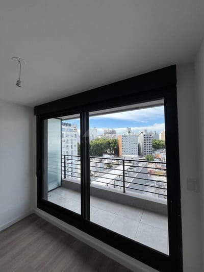 VENTA APARTAMENTO 2 DORMITORIOS CORDON CONSTITUYENTE Y GUAYABOS ED. MET TECH CON TERRAZA