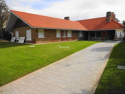 VENTA CASA 5 DORMITORIOS CARRASCO FIGARI Y COPACABANA ZONA DE EMBAJADAS GARAJE X4