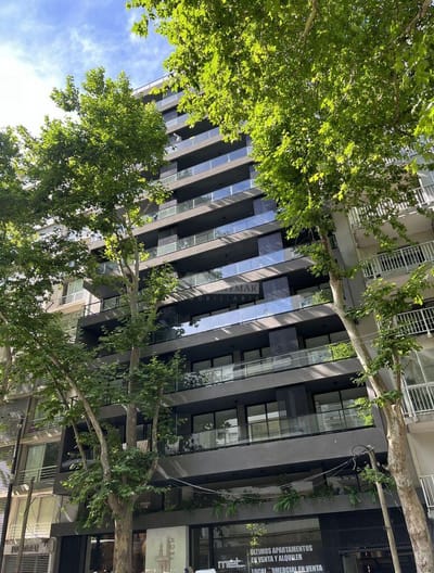 VENTA LOCAL COMERCIAL CORDÓN CONSTITUYENTE Y GABOTO ED. MET TECH 85,7m2
