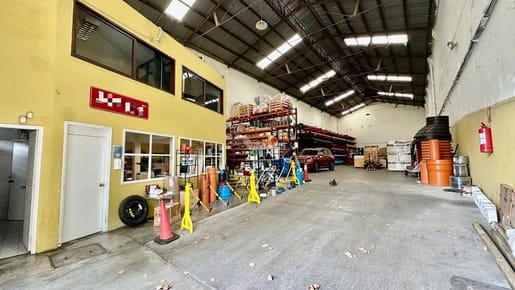 VENTA AGUADA LOCAL GALPON DEPOSITO REPUBLICA Y NICARAGUA PROX. ZONA MAYORISTA Y PALACIO