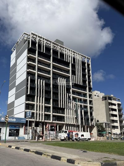 VENTA LOCAL COMERCIAL PARQUE BATLLE AV ITALIA Y ESTIVAO ED. GROU HÁBITAT 204m2