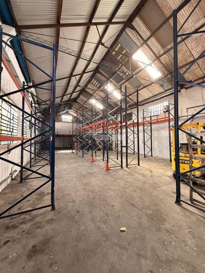VENTA LOCAL GALPON DEPOSITO ITUZAINGO PROX GRAL FLORES Y CORRALES (DEPOSITO + OFICINA + 4 APTOS)