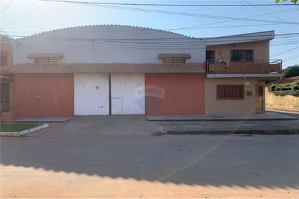 CASA CON TINGLADO EN VILLA AURELIA