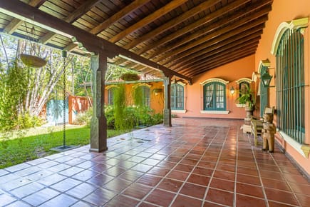 Residencia Amplia de estilo colonial.