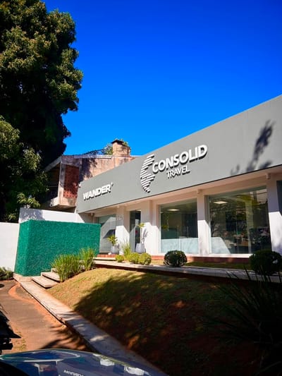 Alquilo amplio local comercial sobre la avenida Boggiani 500m2 