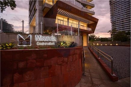 En Venta fino Departamento Semipiso a Estrenar en Edificio Miranda con Cochera!
