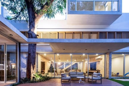 EN VENTA RESIDENCIA EN BARRIO MBURUCUYÁ