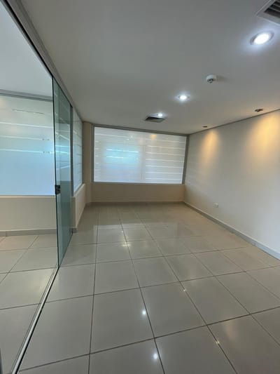 SOBRE AVDA. MCAL. LOPEZ - VILLAMORRA, EN ALQUILER, OFICINA CORPORATIVA DE 180 M2