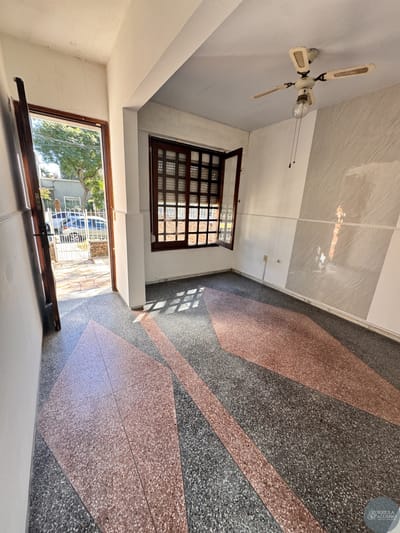 2 casas independientes · 425 m² · Esquina Batlle y Ordóñez · Inmediatez · USD 265.000