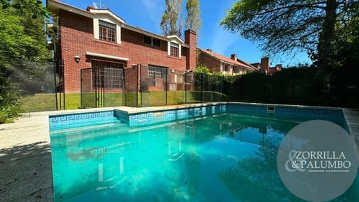 Casa en venta 4 dormitorios y cochera en Carrasco!!