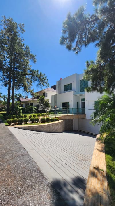 LUJOSA RESIDENCIA MODERNA EN ALQUILER EN PARANA COUNTRY CLUB