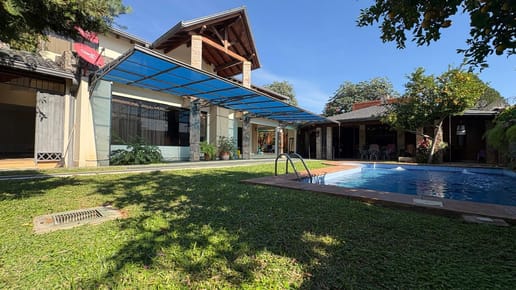 EXCLUSIVA RESIDENCIA EN VENTA EN LAMBARÉ-KENNEDY