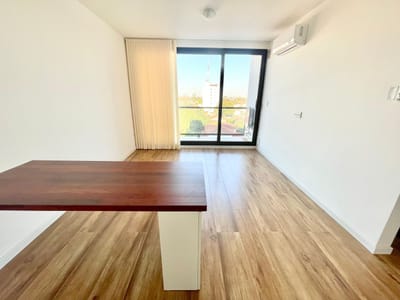 Departamento de 1 dormitorio con balcón en alquiler, avenida Alemana 3er anillo