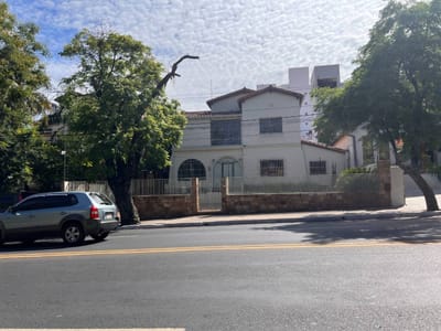 VENDO PROPIEDAD SOBRE IMPORTANTE AVENIDA DE ASUNCIÓN