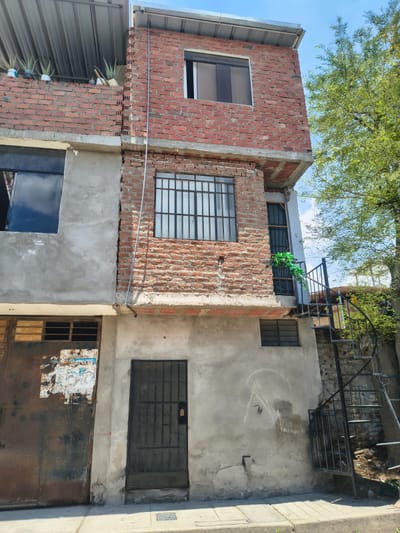 CASA EN VENTA - CASTILLA - CERCA AL AEROPUERTO