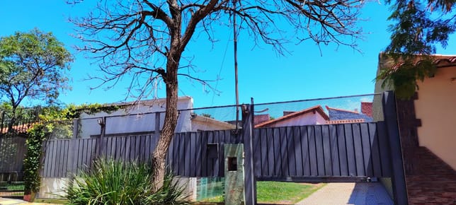 VENDO CASA EN LOS LAURELES 