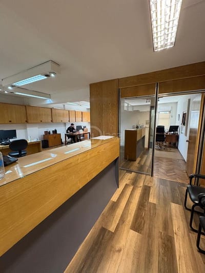 ALQUILER OFICINA CIUDAD VIEJA  100 M2