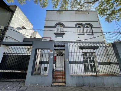 Alquiler | Casa para empresa 180 m2,  ideal laboratorio o sector salud, varios ambientes, excelente