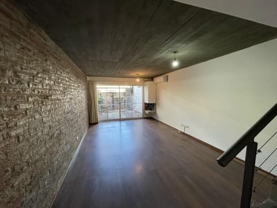 Alquiler | Muy lindo duplex, 2 dormitorios con patio/cochera y en excelente punto.