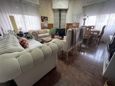 Venta | Casa de 2 Dormitorios con impecable barbacoa y gran terraza muy disfrutable.