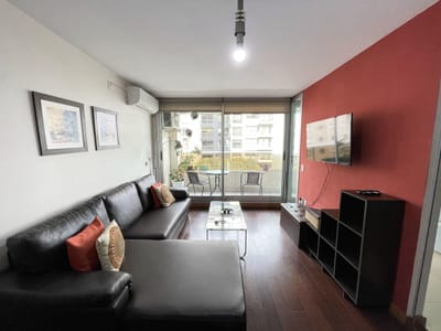 Venta | Apartamento de 2 Dormitorios totalmente equipado, piso alto , balcón al frente, impecable