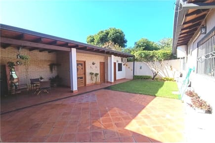 VENDO CASA EN LAMBARÉ
