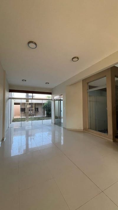 CASA EN VENTA – ZONA RESIDENCIAL Y COMERCIAL