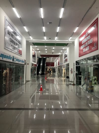 LOCAL COMERCIAL EN MALL INDANA