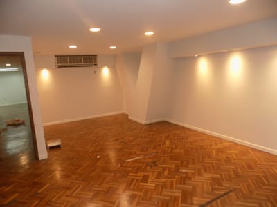 Excelente oficina con garaje 213 m2
