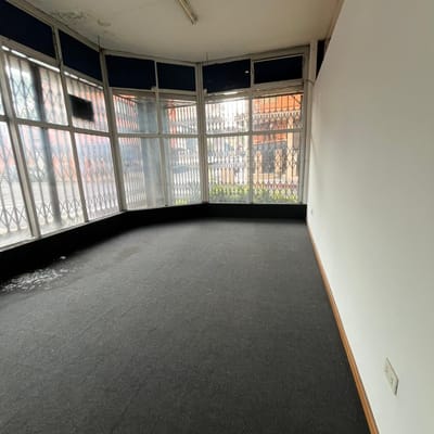ALQUILO – SALÓN COMERCIAL / OFICINA