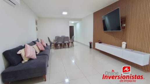AMPLIA CASA DE DOS PISOS EN VENTA DE 4 DORMITORIOS 