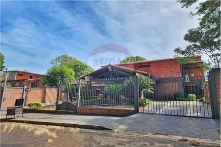 VENDO LUJOSA RESIDENCIA EN LAMBARE 