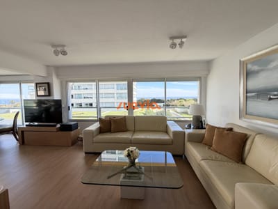 Apartamento en venta de 4 dormitorios con vista al mar en Lincoln Center Mansa Punta del Este