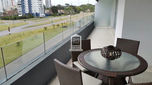Playa Mansa, 3 dorm, losa radiante, todos los servicios.