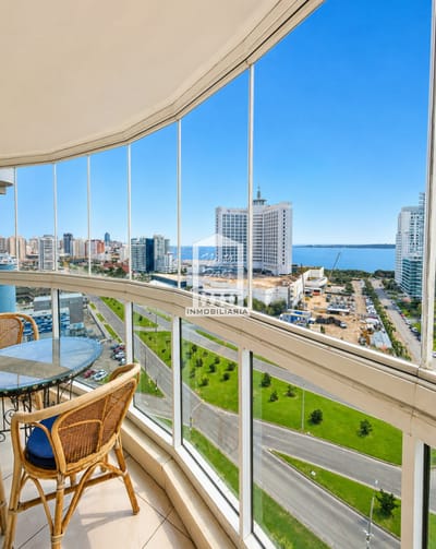 Piso alto con vista a la mansa, 2 suites y medio.