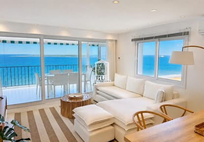 Playa Mansa, primera fila, piso alto con vista panorámica. Mucamas, wifi, servicio de playa.