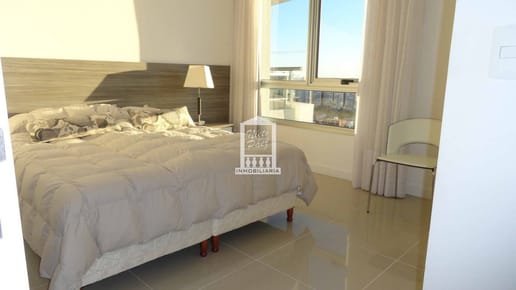 Av Chiverta, piso alto con vista al mar.