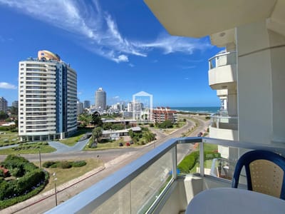 Playa Brava, sobre Av Chiverta, con todos los servicios